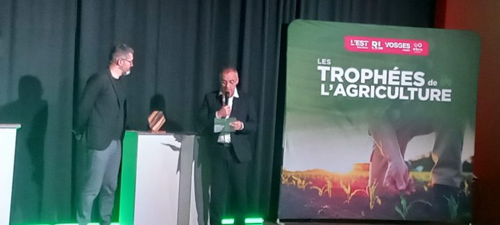 L'ANEFA BFC a participé aux trophées de l'agriculture, en remettant le trophée de la catégorie AGRICULTURE CREATRICE D'EMPLOI 